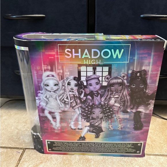 MGA Rainbow High Shadow High Series 1 NATASHA ZIMA Teen Fashion Doll Grayscale - Picture 4 of 4